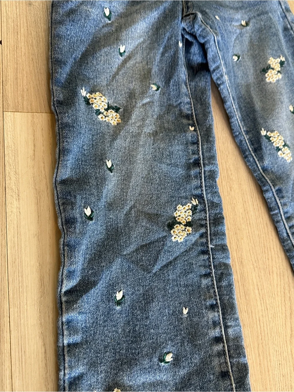 Gigo Star Girls Size 5 Embroidered Floral Denim Jeans Straight Leg Medium Wash